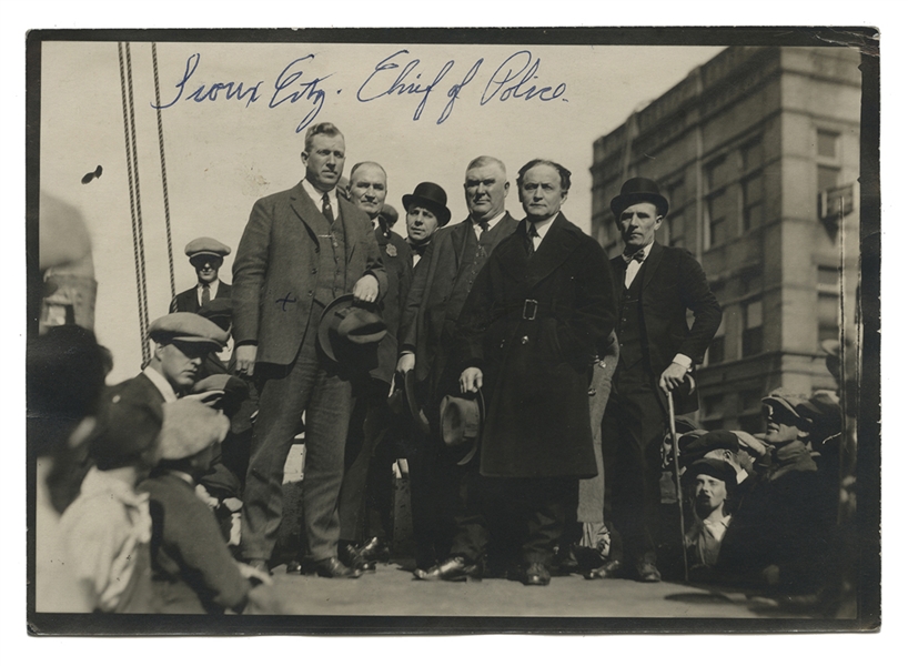 Photograph of Houdini with the Sioux City Chief of Police.
