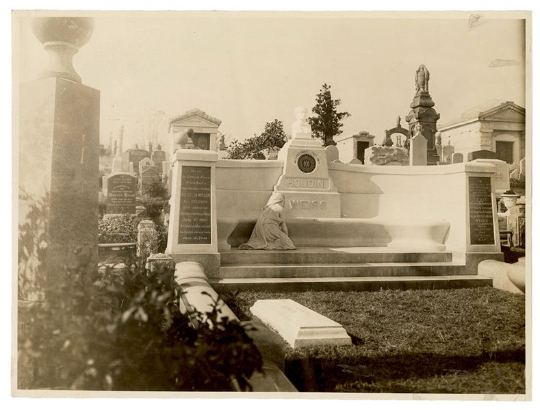 Vintage Photograph of Houdini’s Grave.