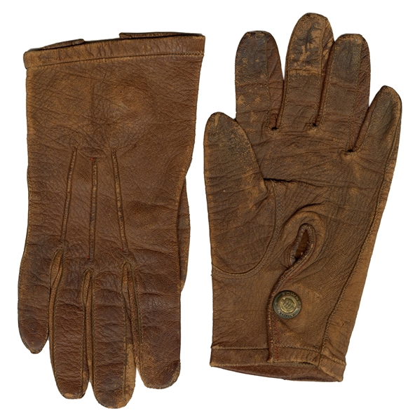 Tom Thumb-Owned Gloves.