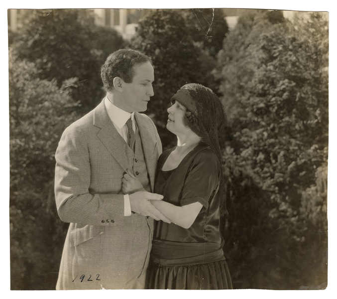 Photograph of Harry and Bess Houdini.