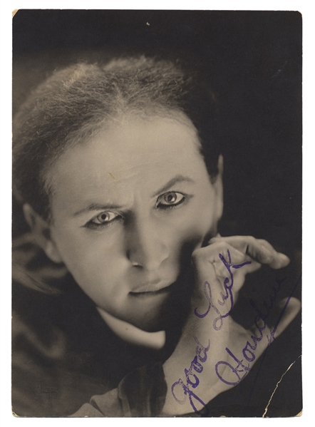  Houdini, Harry (Ehrich Weisz). Dramatic Portrait of Houdini...