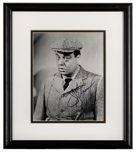  Jackie Gleason Signed Photograph. Black and white glamour s...
