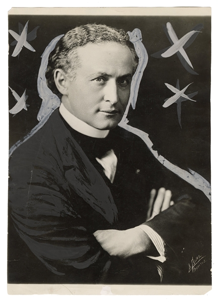  Houdini, Harry (Ehrich Weisz). Houdini Newspaper-Used Portr...