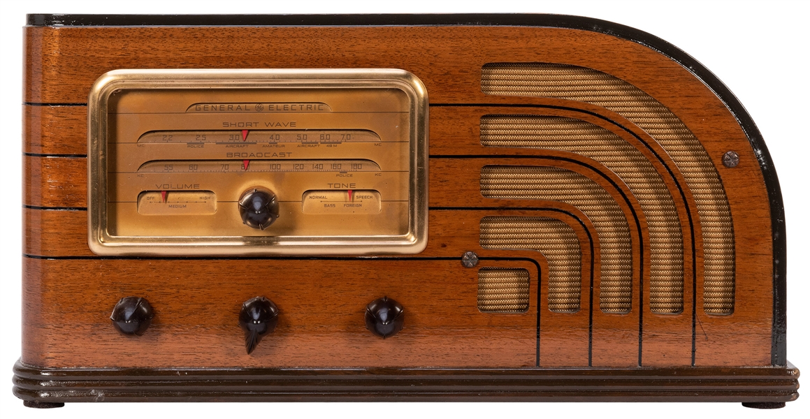  General Electric F-63 Tabletop Cabinet Radio. Circa 1937. B...