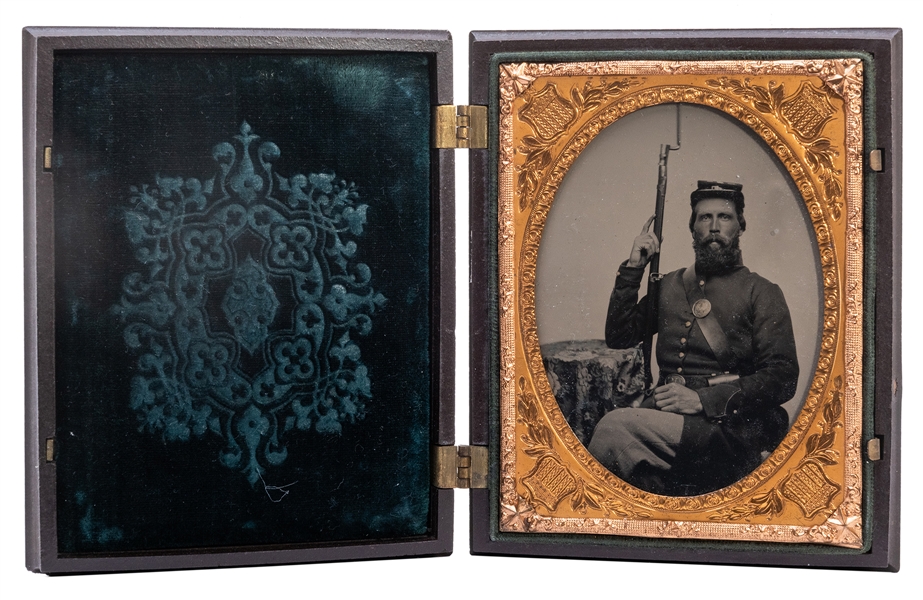  [CIVIL WAR] Ambrotype of a Civil War Union Soldier with Rif...