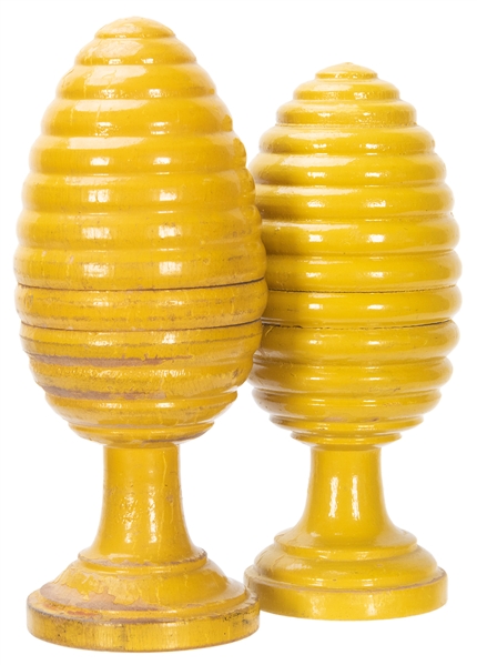  Miniature Egg Vases. Nuremberg: Carl Quehl, ca. 1930. A pai...