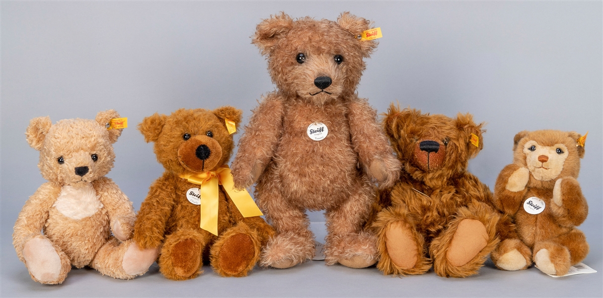  Group of 5 Steiff Teddy Bears. Including Tommy (026812), 38...