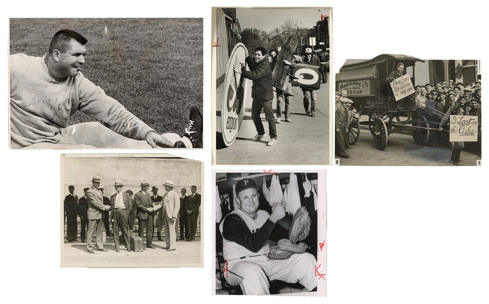  [SPORTS]. Five vintage baseball and football press photogra...