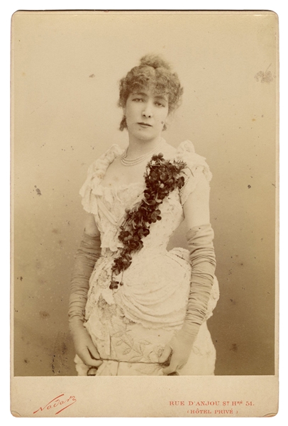  BERNHARDT, Sarah (1844-1923). Cabinet card photograph. Pari...