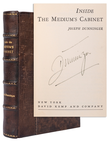  DUNNINGER, Joseph. Inside the Medium’s Cabinet. New York: D...