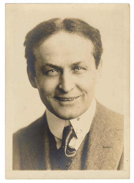  HOUDINI, Harry (Ehrich Weisz). Bust Portrait of Harry Houdi...