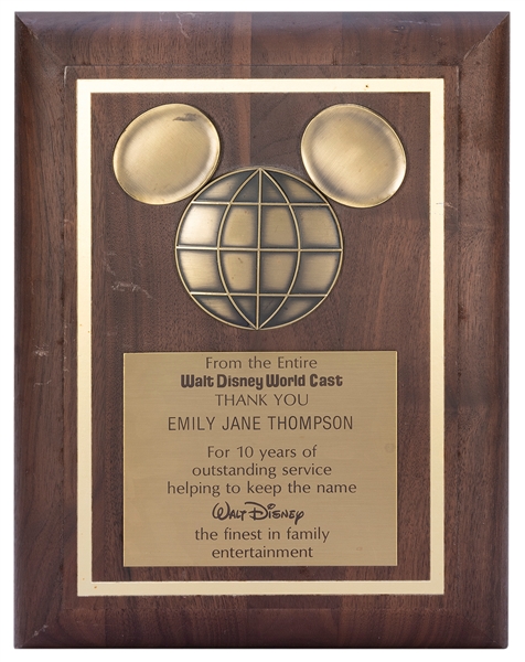  Walt Disney World Outstanding Service Award. Bronze Walt Di...