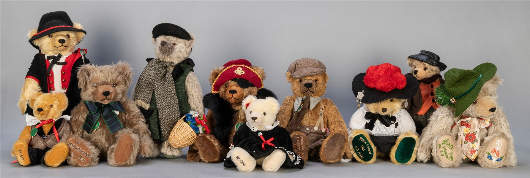  Collection of 13 Hermann Teddy Bears. 1990s/2000s. Collecti...
