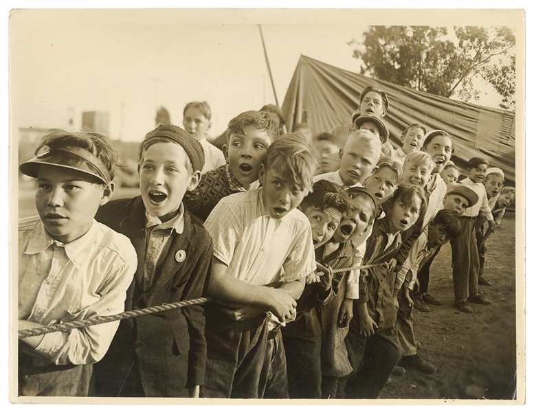  [CIRCUS]. Lot of 13 American circus photographs. V.d. (bulk...