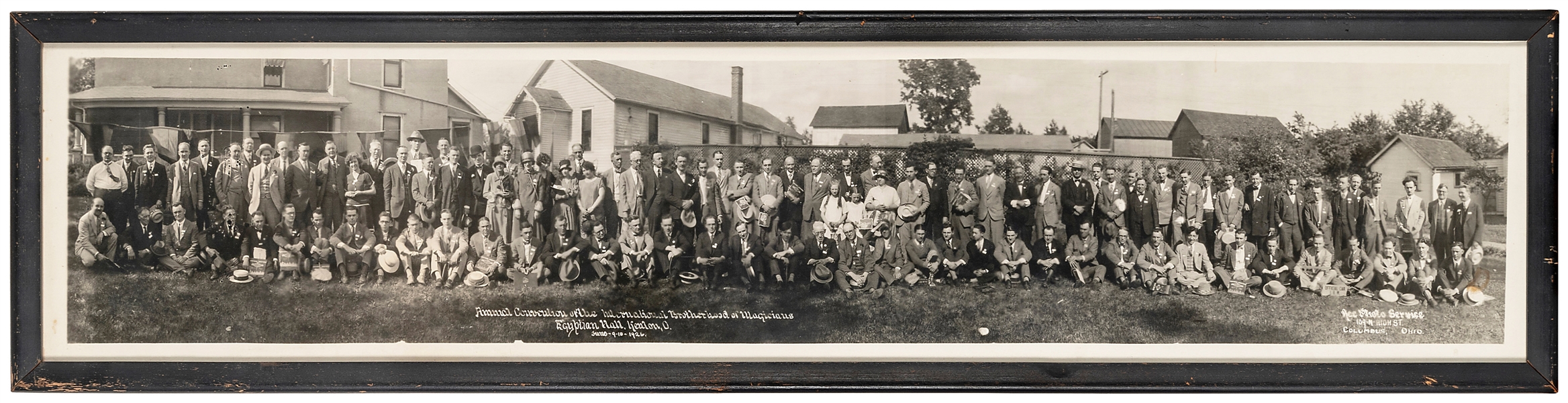  [MAGIC CONVENTION] PANORAMIC PHOTOGRAPH OF THE FIRST MAGIC ...