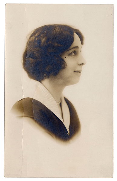  HOUDINI, Beatrice (1876 – 1943). Youthful Portrait of Bess ...