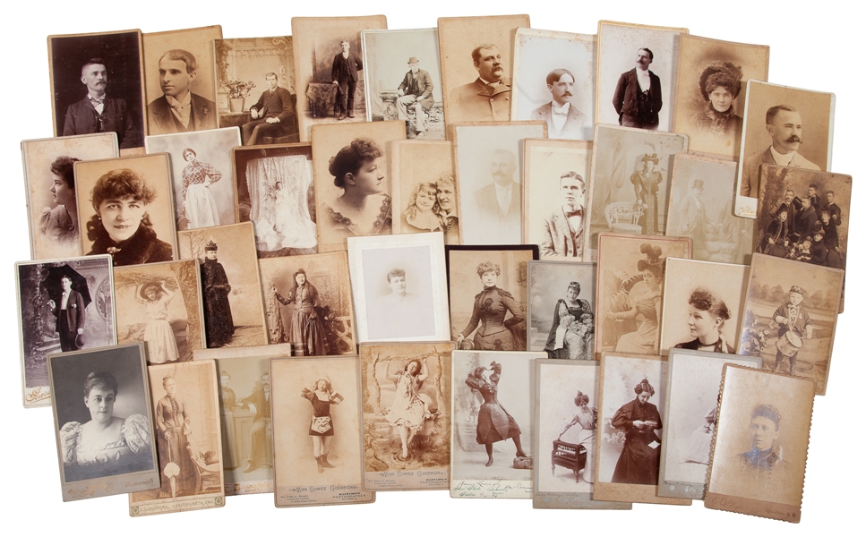  Lot of theatrical and other cabinet card photographs. V.p.,...