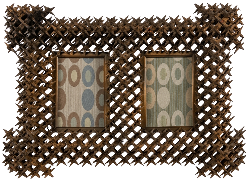  [TRAMP ART] Crown of Thorns Frame (Early 20th century). Woo...