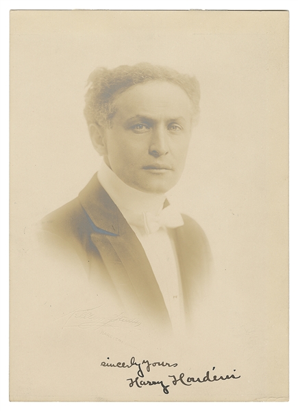  HOUDINI, Harry (Erik Weisz, 1874 – 1926). Signed Portrait o...