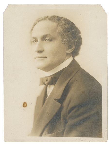  HOUDINI, Harry (Erik Weisz, 1874 – 1926). Portrait of Harry...