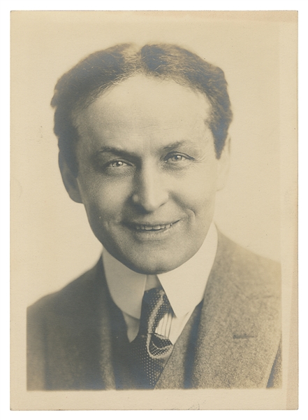  HOUDINI, Harry (Erik Weisz, 1874 – 1926). Smiling Portrait ...