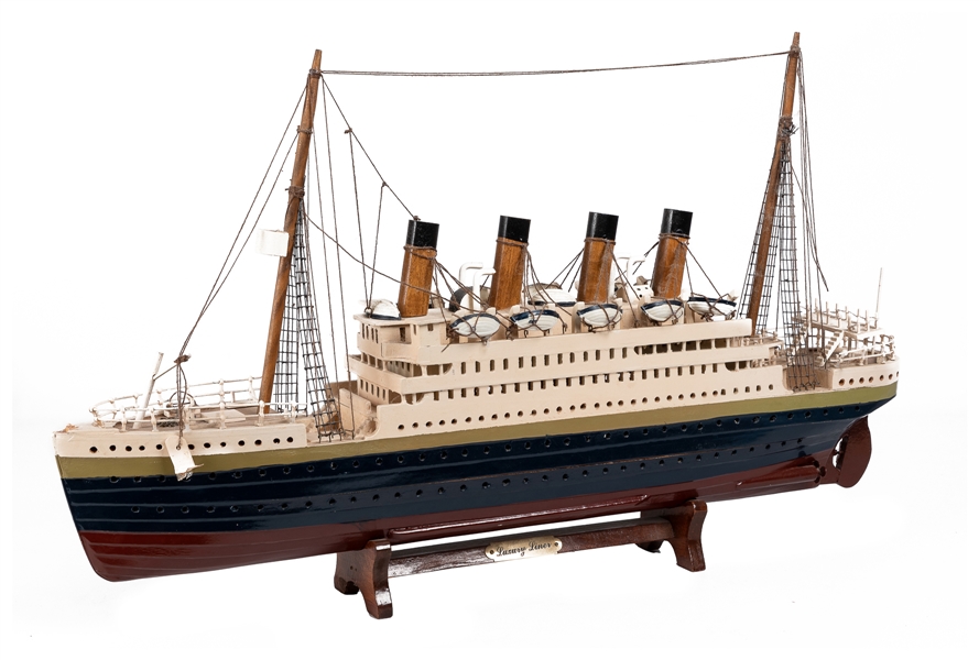  [FOLK ART]. Model of the Titanic. 20th century. Wood, paint...