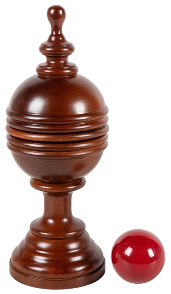 Large Ball Vase Deluxe. McAllen, Texas: Viking Mfg. Co., 20...
