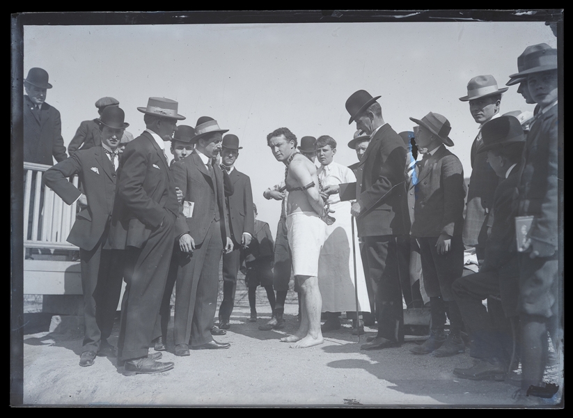  HOUDINI, Harry (Erik Weisz, 1874 – 1926). Glass Negative of...