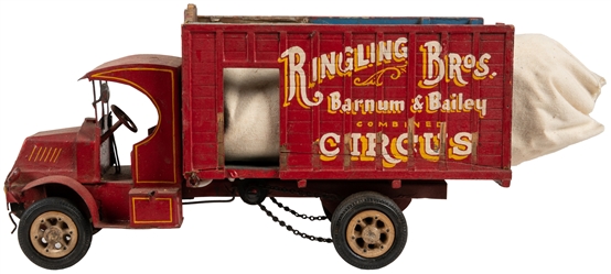  Group of 8 Model Circus Wagons and Truck. Seven model wagon...