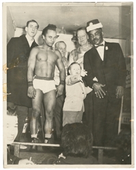  [HUBERT'S MUSEUM]. Group of 4 photos. Including: Hubert's M...