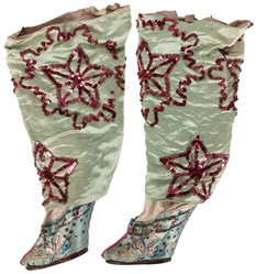  Chinese Silk and Wood Foot Binding Lotus Shoes. 19th centur...