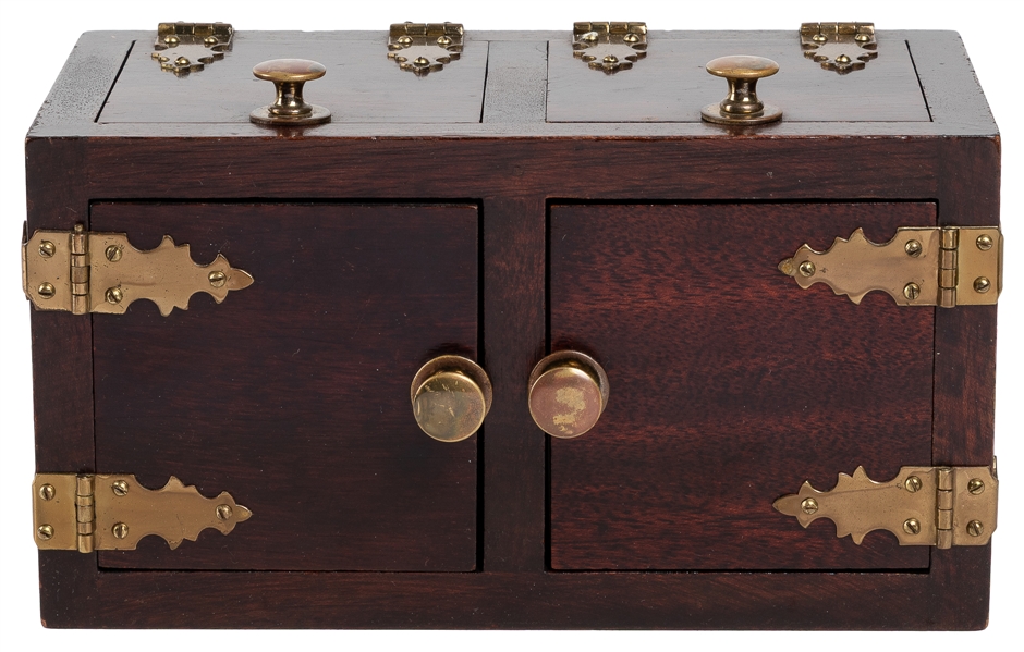  Die Box. New Haven: Petrie and Lewis (P&L), ca. 1939. Woode...