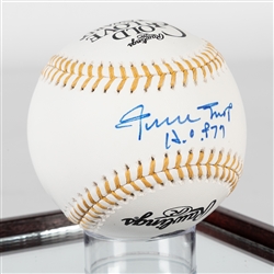  Willie Mays Signed Baseball. Rawlings Gold Glove Award ball...
