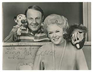  Group of 7 Hollywood and entertainer signed photographs. Gl...