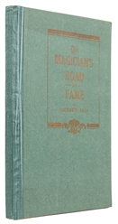  GLEN, Laurance. The Magician's Road to Fame. London: Ludo P...