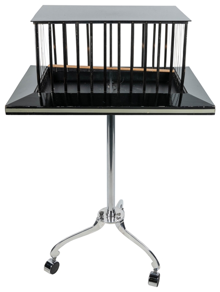  Vanishing Bird Cage. Las Vegas: Nielsen Magic, 1990s. A bir...